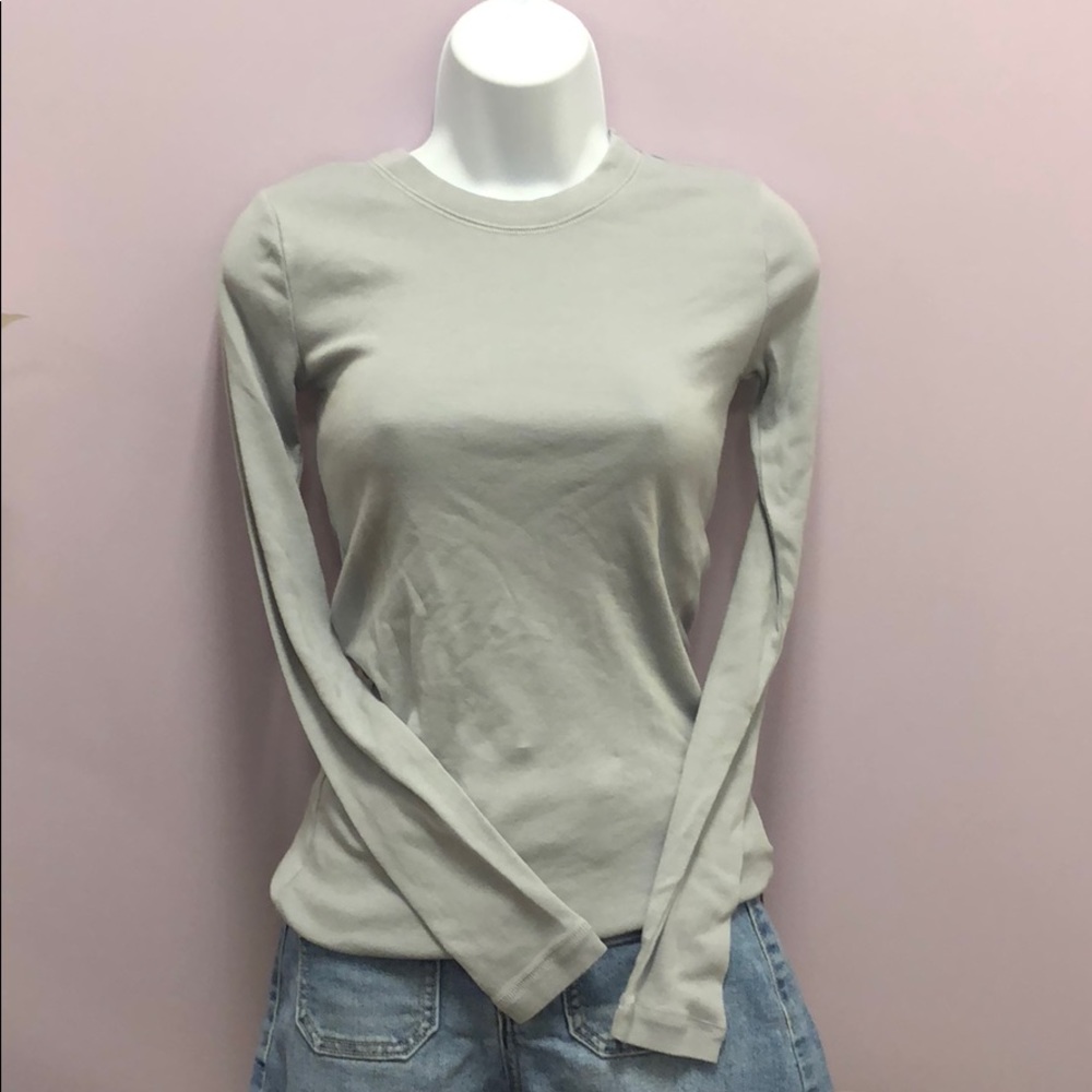 Gap long sleeve tee. Small